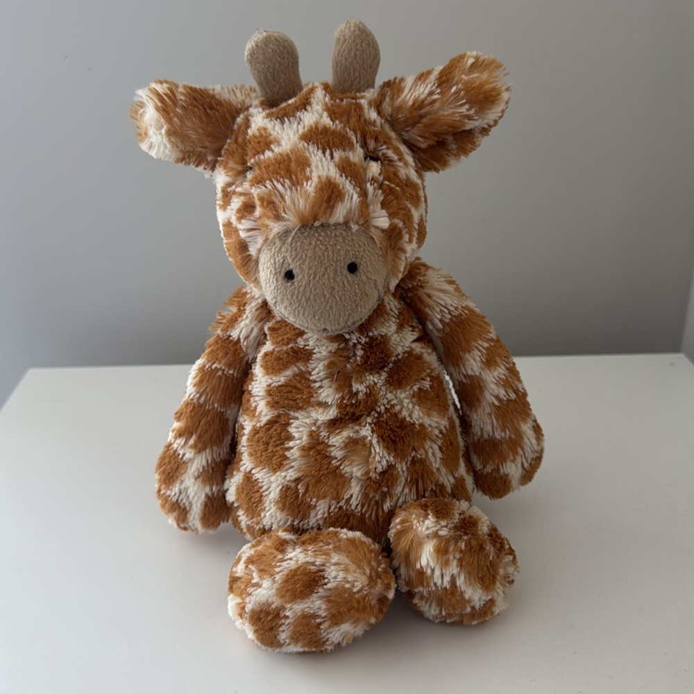 Jellycat Medium Bashful Giraffe